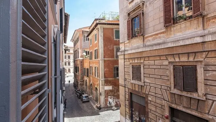 Rental in Rome Arenula Balcony