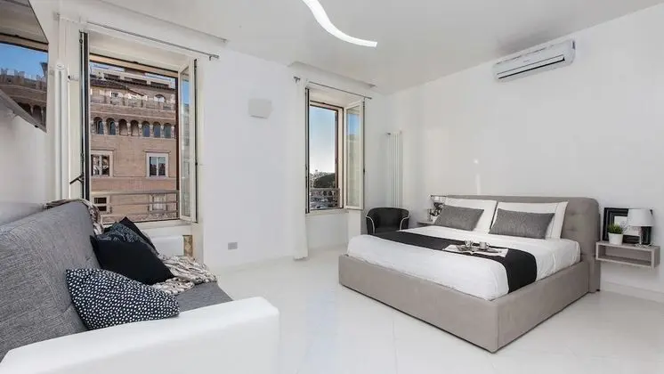 Rental In Rome Piazza Venezia View Luxury Apartment B