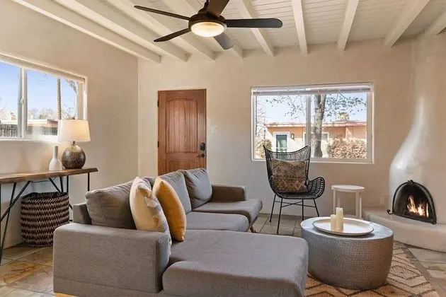 Reposado - Kiva Fireplace, Walk Everywhere, Adorable Patio - Oda Düzeni