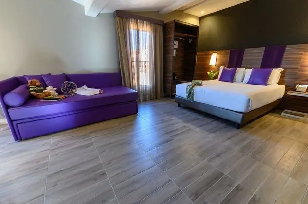 The Republic Hotel - Öne Çıkan Resim