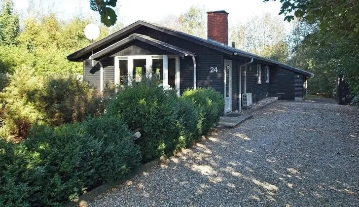 Resful Holiday Home in Hemmet With Whirlpool