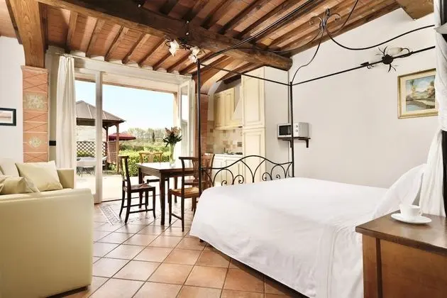 Residence a Vada con piscina