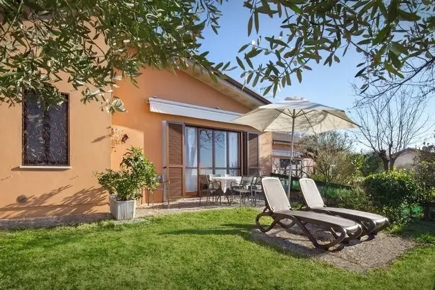Residence ai Vigneti - 4 Sleeps With A c in Residence With Pool in Bardolino