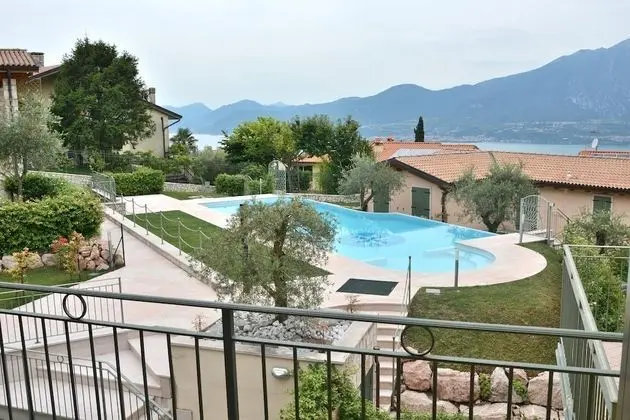 Residence Alle Torri - 4 Sleeps Apartment in Residence With Pool in Albisano di Torri del Benaco
