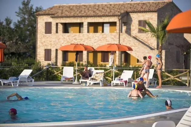Residence Casale Torrenova al Conero - Havuz