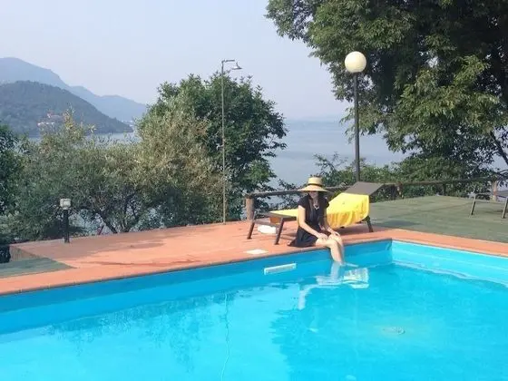 Residence Castello Oldofredi - Havuz