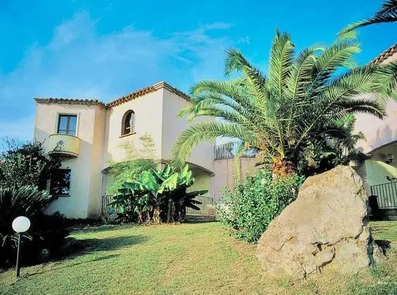 Residence con piscina a 250 mt dal mare