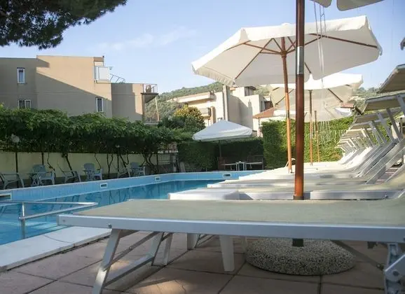 Residence Holidays - Havuz