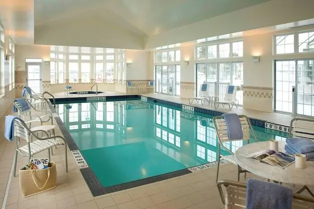 Residence Inn Gravenhurst Muskoka Wharf - Havuz
