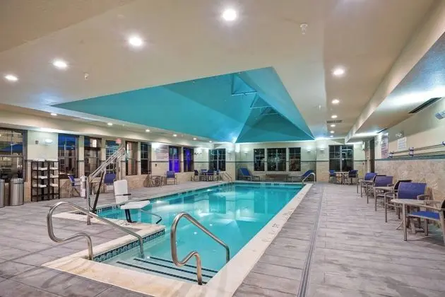 Residence Inn Hamilton - Havuz
