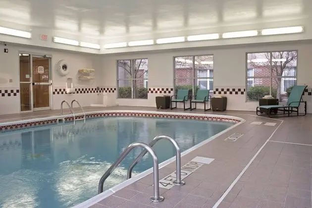 Residence Inn Lansing West - Havuz