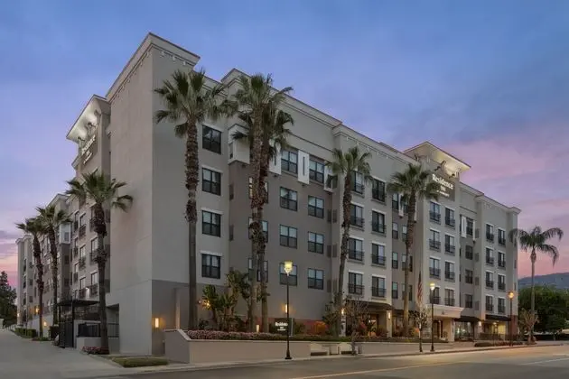 Residence Inn Los Angeles Burbank/Downtown - Dış Mekan