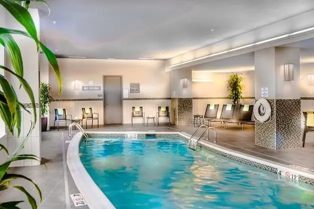 Residence Inn by Marriott Charlottesville Downtown - Havuz