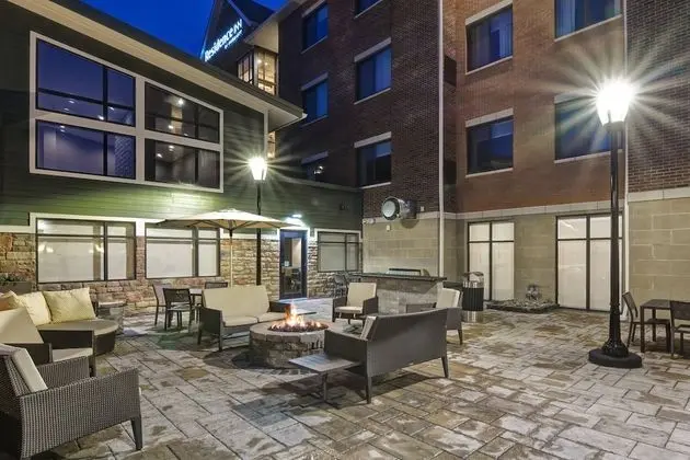 Residence Inn by Marriott Cleveland Airport/Middleburg Heights - Dış Mekan