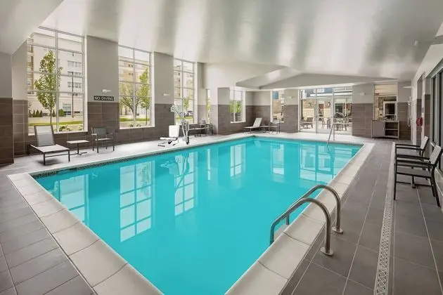 Residence Inn by Marriott Detroit Farmington Hills - Havuz