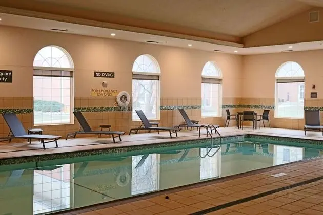 Residence Inn by Marriott Kansas City Airport - Havuz