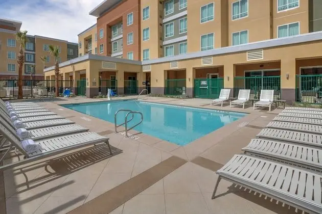 Residence Inn by Marriott Ontario Rancho Cucamonga - Havuz
