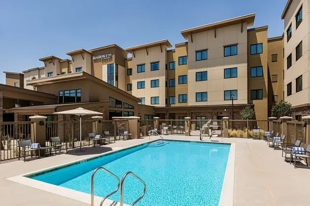 Residence Inn by Marriott Riverside Moreno Valley - Havuz