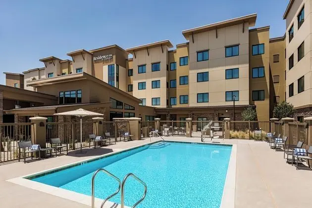 Residence Inn by Marriott Riverside Moreno Valley - Havuz