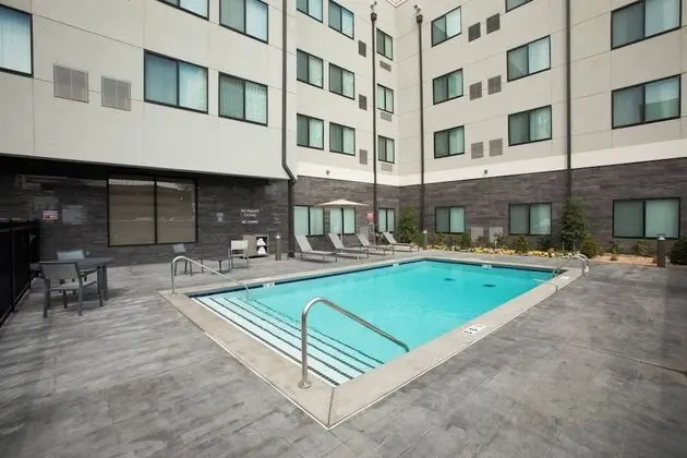 Residence Inn by Marriott Tulsa Downtown - Havuz