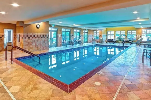 Residence Inn Minneapolis Plymouth - Havuz