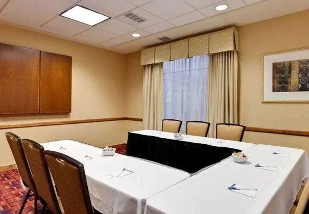 Residence Inn Phoenix North/Happy Valley - İş / Konferans