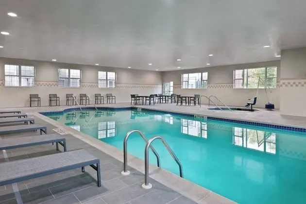 Residence Inn Wayne - Havuz