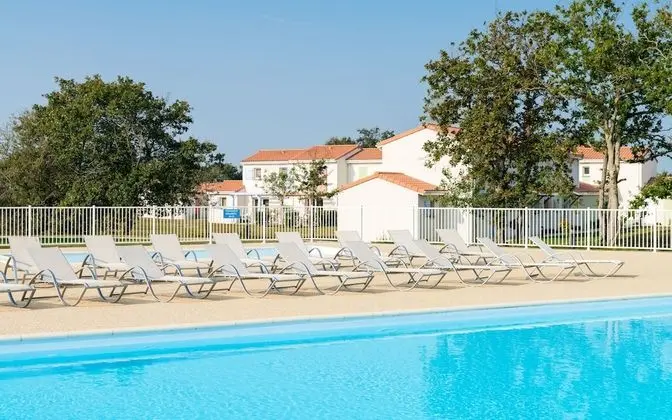 Résidence Lagrange Vacances Le Village de la Mer - Havuz