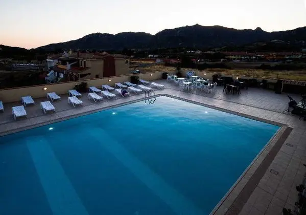 Residence Le Fontane - Havuz
