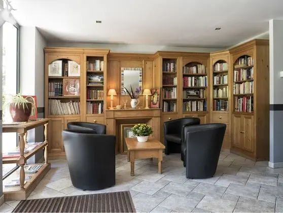 Residence Hotel Les Ducs De Chevreuse - Lobi