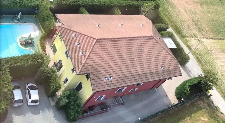 Residence M. Front - 1