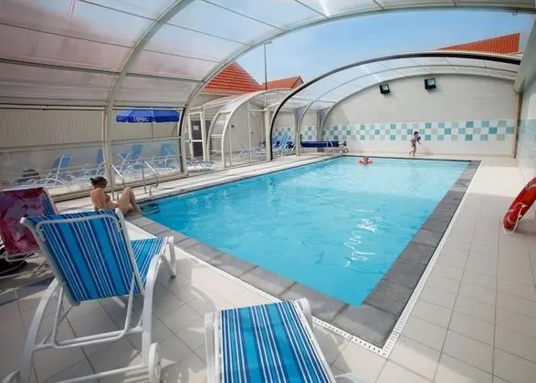 Résidence Odalys Les Villas de la Baie - Havuz