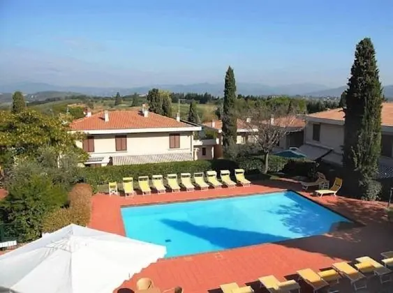 Residence Poggio del Golf - Havuz