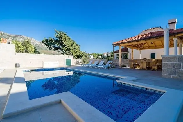 Residence & Pool Villa Schwarz Suites