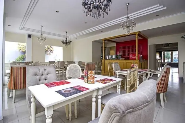 Residences by RedDoorz near Rumah Mode