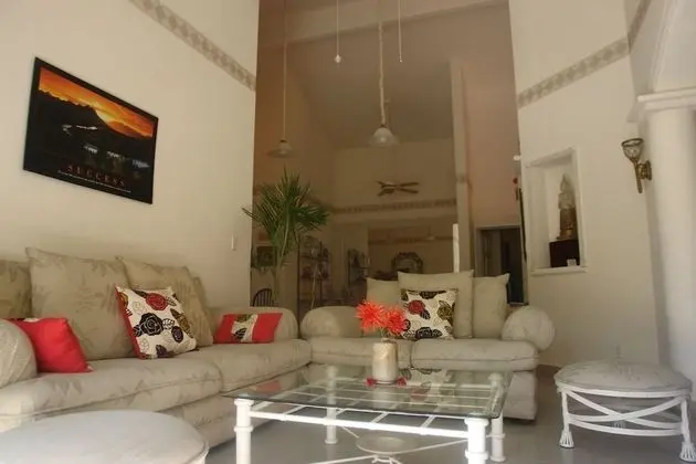 Residencia Los Encantos - Lobi