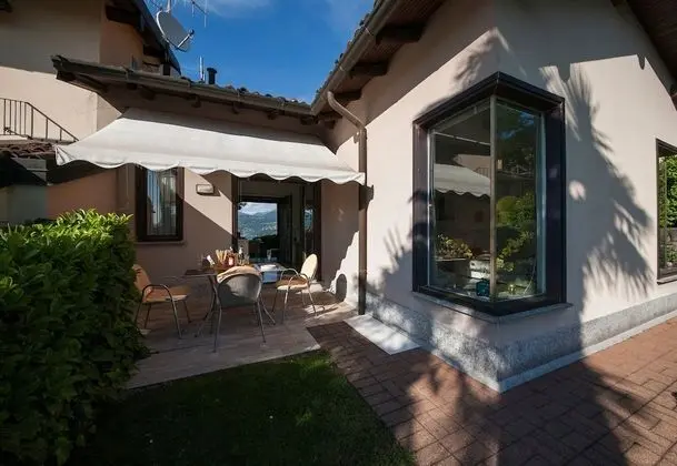 Residenza due Laghi Pool Lake View - Dış Mekan