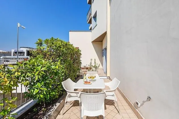 Residenza Miralago With Pool - One-bedroom Apartment With City View