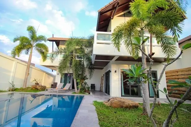 Resona Pool Villa by Aonanta Group