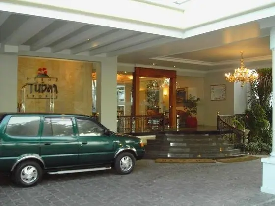 Resor Tuban Tropis