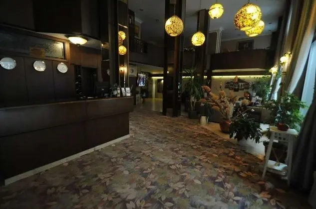 Rest Hotel - Lobi