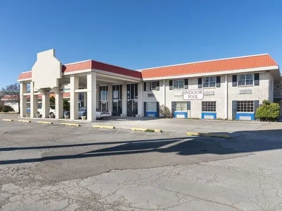 Rest Inn - Extended Stay, I-40 Airport, Wedding & Event Center
