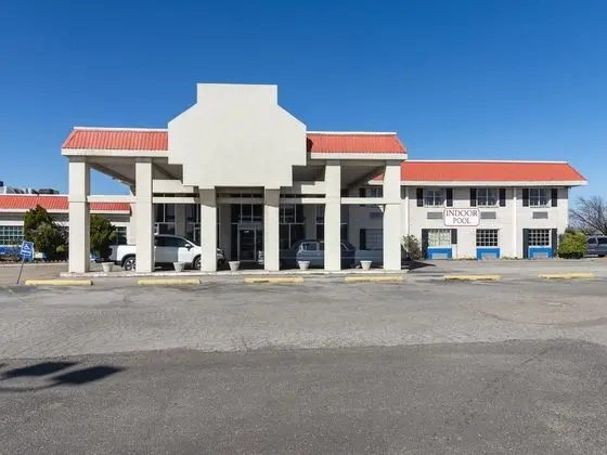 Rest Inn - Extended Stay, I-40 Airport, Wedding & Event Center - Dış Mekan