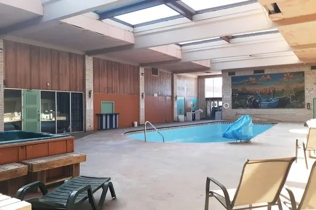 Rest Inn - Extended Stay, I-40 Airport, Wedding & Event Center - Havuz
