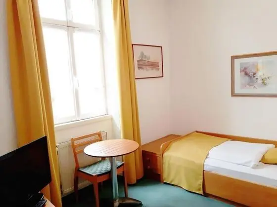 Hotel Restaurant Erbprinz Walldorf - Oda