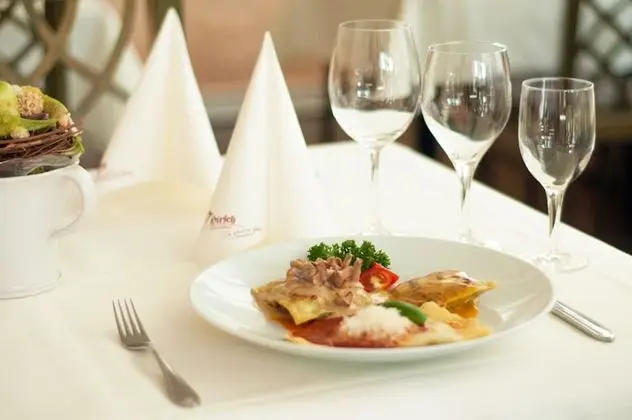 Hotel - Restaurant Hirsch - Yerinde Yemek