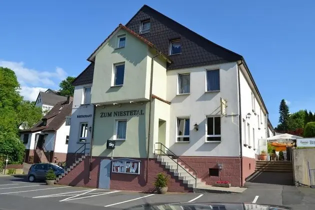 Restaurant & Landhotel Zum Niestetal - Dış Mekan