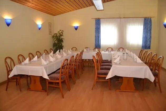 Restaurant & Landhotel Zum Niestetal - Yerinde Yemek