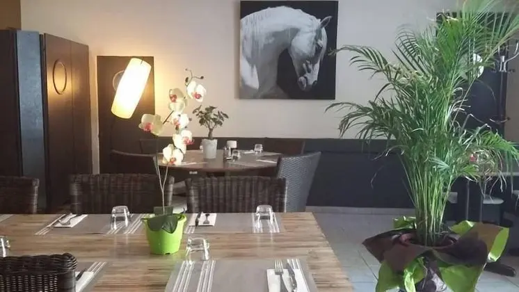 Hotel Restaurant Le Goût des Hôtes - Yerinde Yemek