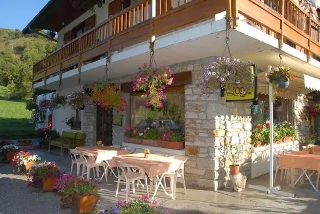Hotel Restaurant Le Grillon - Dış Mekan